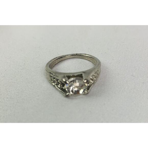 Size 7 Silvertone Ring Costume Jewelry Cubic Zirconia - Picture 3 of 9